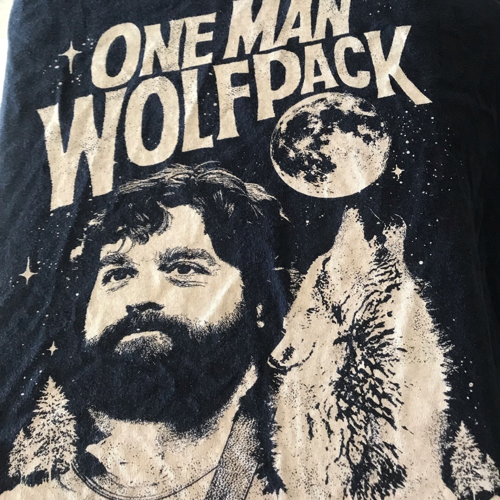 The Hangover “One Man Wolfpack” Movie Tee (Large)